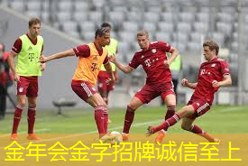 宝宝坐乒乓球台接球