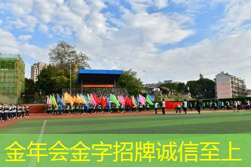 如何拿网球拍侧面垫球