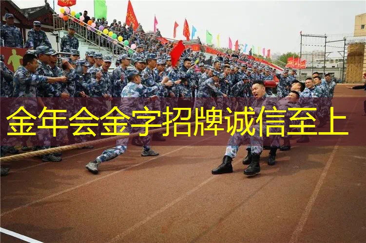 最早的网球拍是什么材质的